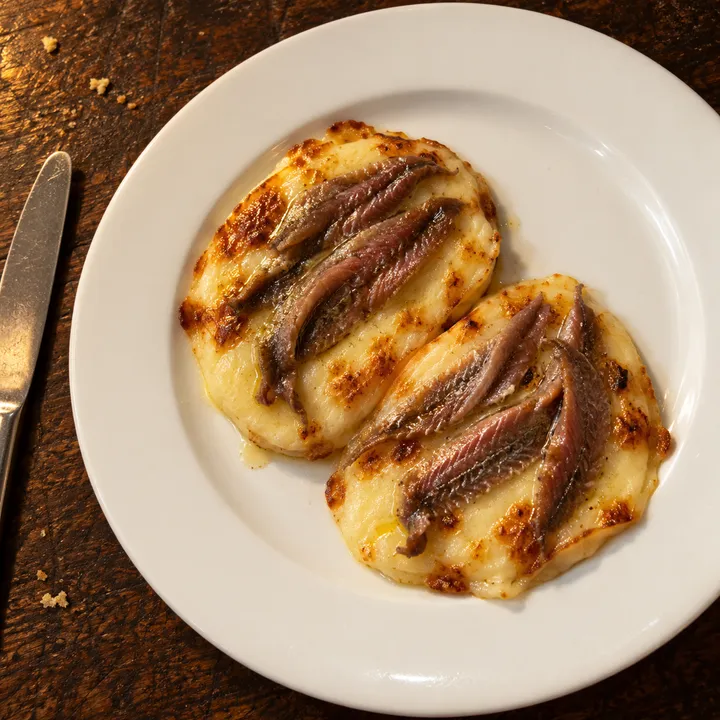 Scamorza alle acciughe