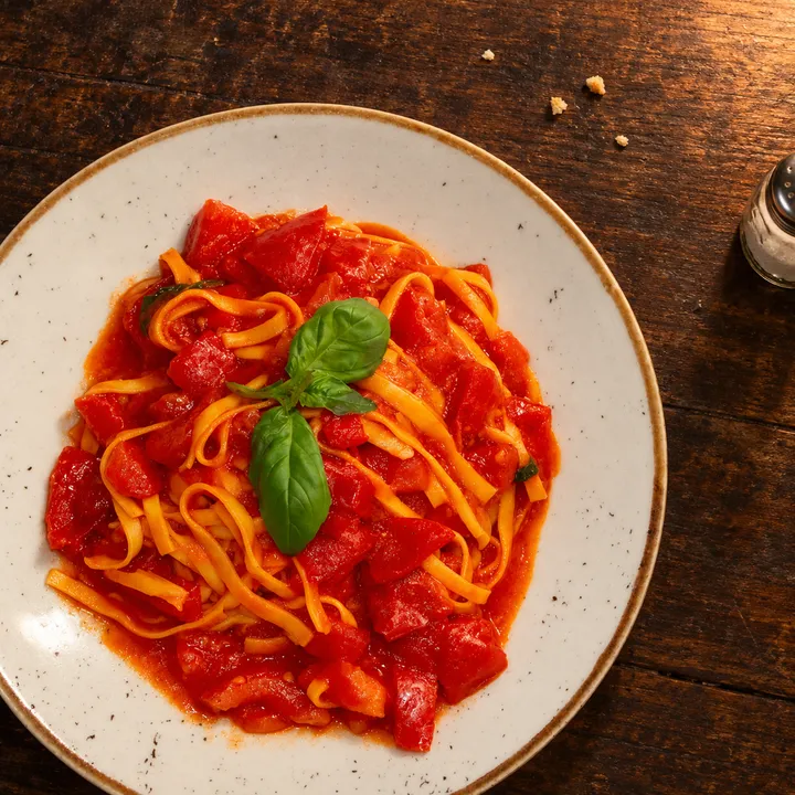 Fettuccine al pomodoro e basilico