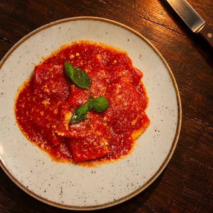 Ravioli al pomodoro e basilico